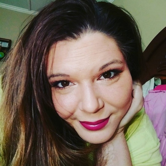 Meet your Posher, Kim - Picture 5 of 8